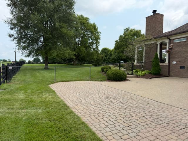 Professional shadow box fence construction Louisville KY services