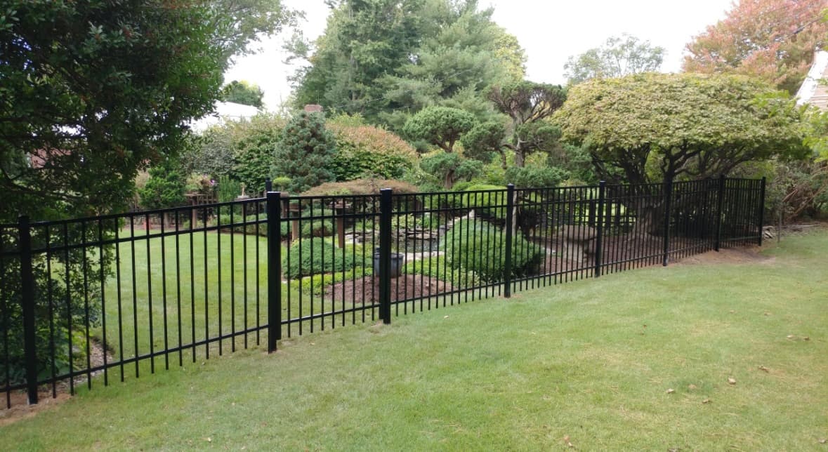 Premium aluminum fence craftsmanship Louisville KY - Smith Fence